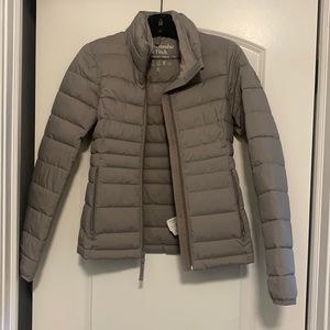 Woman’s coat with detachable hood. Abercrombie & Fitch. Gray